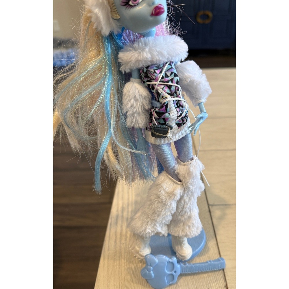 Mattel Monster High Abbey Bominable G1 Doll with Stand and Brush Winter Outfit